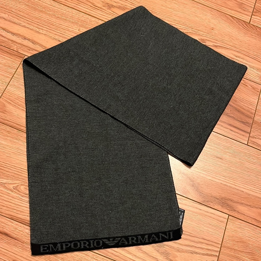 Emporio Armani Gray Scarf Classic Knit Design